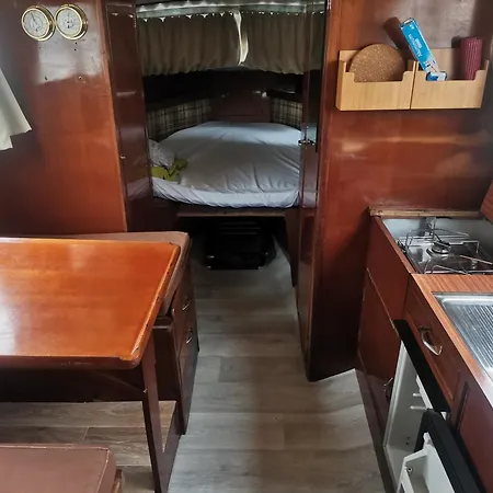 Petit Yacht