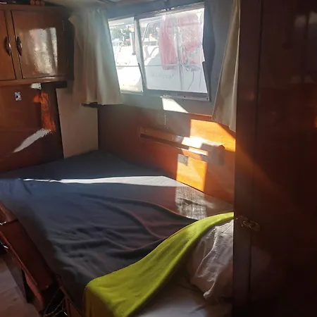 Petit Yacht 보트호텔 *