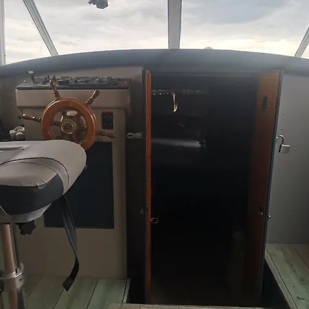 Petit Yacht Botel Le Barcarès