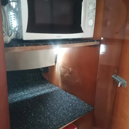 보트호텔 Petit Yacht 르발카레스