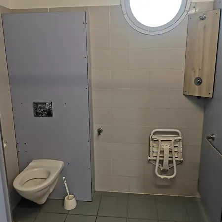 Petit Yacht 보트호텔 르발카레스