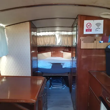 Petit Yacht 보트호텔 *